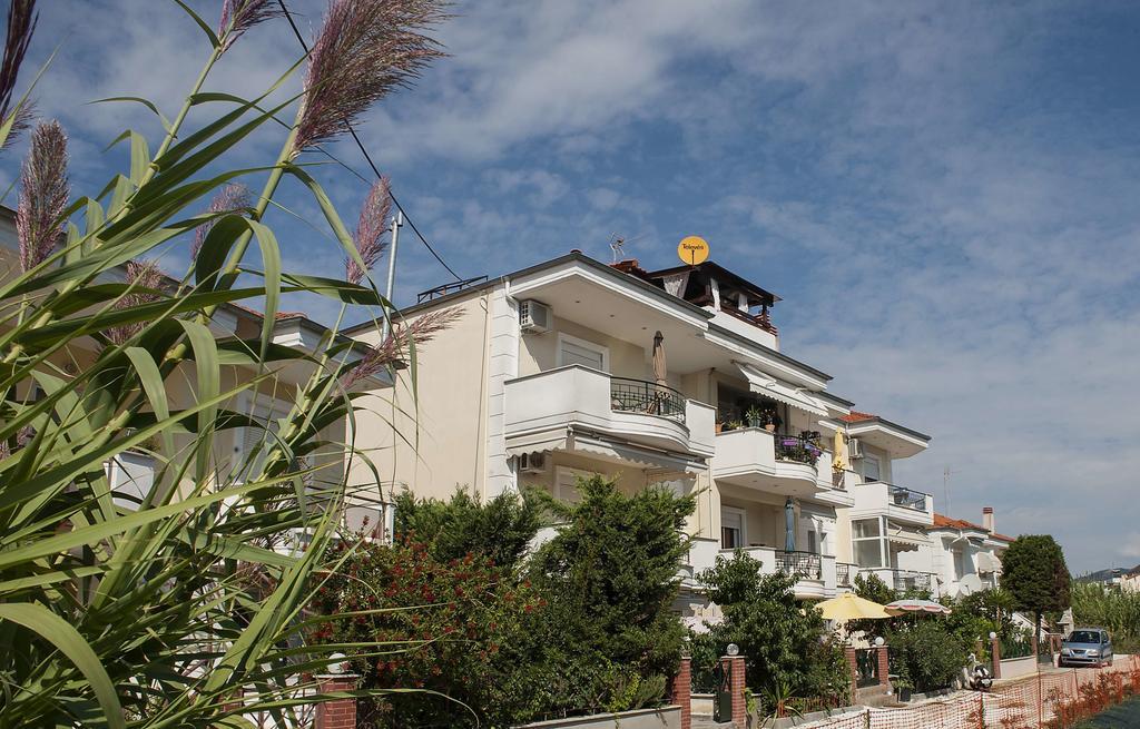 Peramos Apartments Néa Péramos Extérieur photo